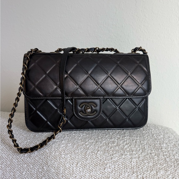 VINTAGE CHANEL Black Quilted Shoulder Bag (refurbished) late 1990’s - Picture 1 of 10